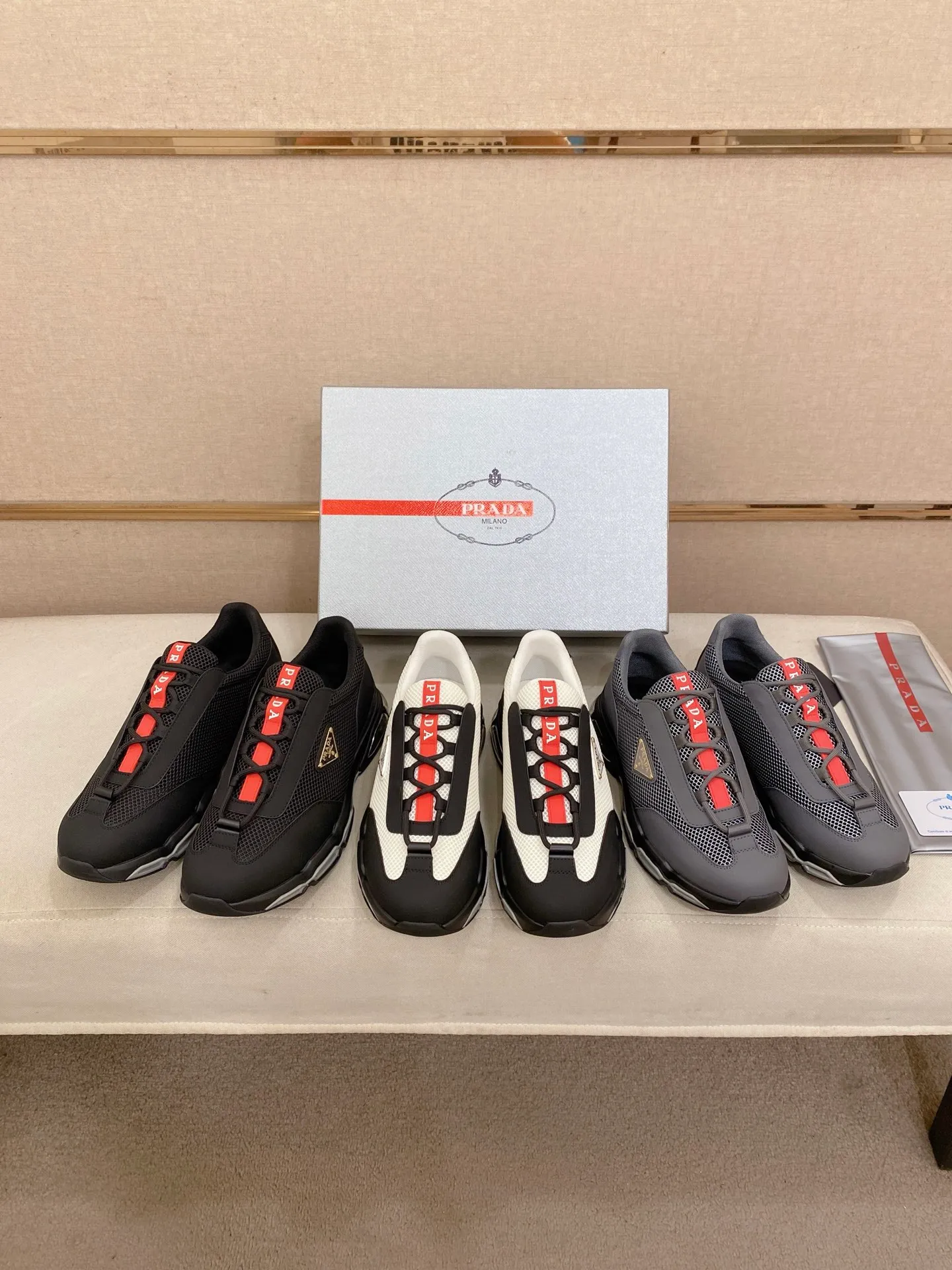 Factory price 660💰 ✔️✔️✔️High version High-quality new PRADA (Prada) counters are on the market at the same time, new men's shoes, 😘fabrics imported first-layer cowhide and mesh fabrics, purely handmade. Lining: Full cowhide lining. 👍🏿 High-end ☄️ air-cushion molded anti-slip rubber outsole, exquisite lines, simple and elegant, comfortable and high-end for leisure travel. Code number: 38 to 45